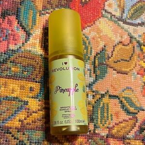 Revolution Pineapple Makeup Fixing Spray